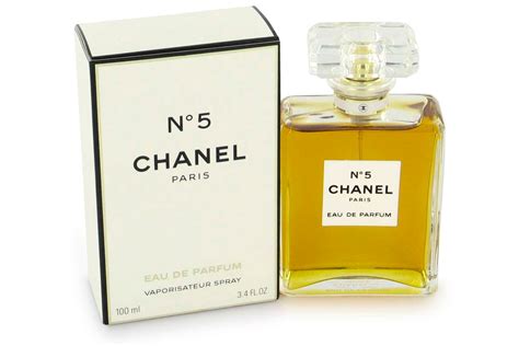 sciarpa chanel pubblicita chanel.n 5|Profumo Chanel N°5 la storia e quanto costa .